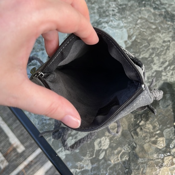 Never used genuine leather Manitobah Mukluks crossbody mini purse/phone purse - Picture 4 of 10